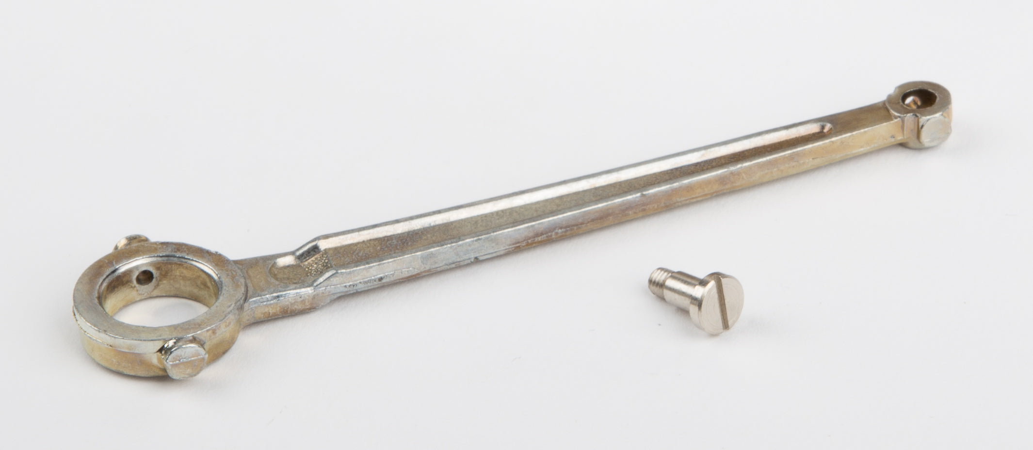 Slider connecting rod with screw